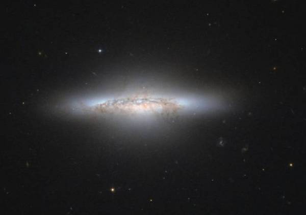  Линзовидная галактика NGC 5010.